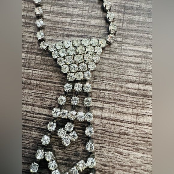 Beautiful ALDO faux diamonds necktie necklace! Very detailed n well made ! - Picture 3 of 6